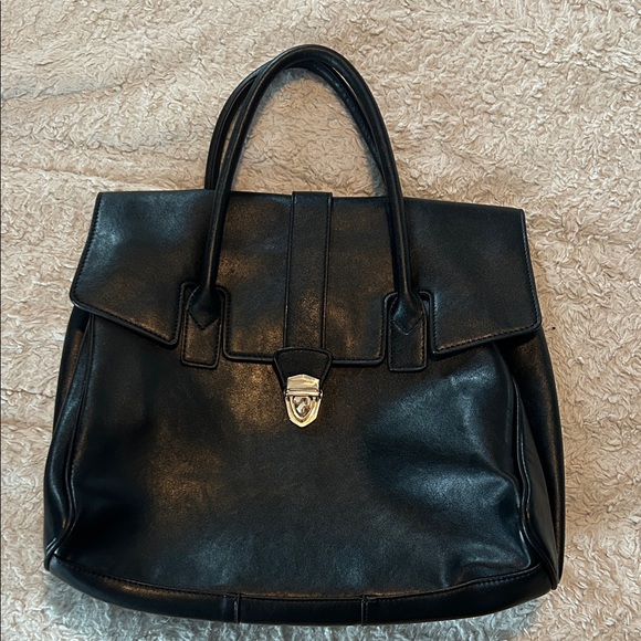 Elegant Black Leather Handbag - Picture 2 of 16
